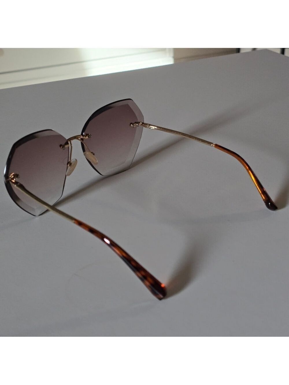 Elegant Gold Sunglasses with Brown Lenses - Picture 3 of 5